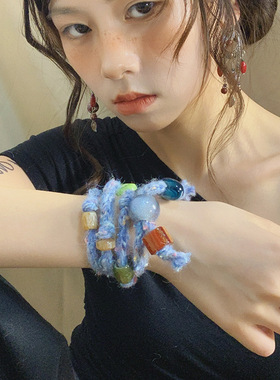 高级感针织毛线串珠项链女2025新款秋冬个性毛衣链时尚锁骨链配饰