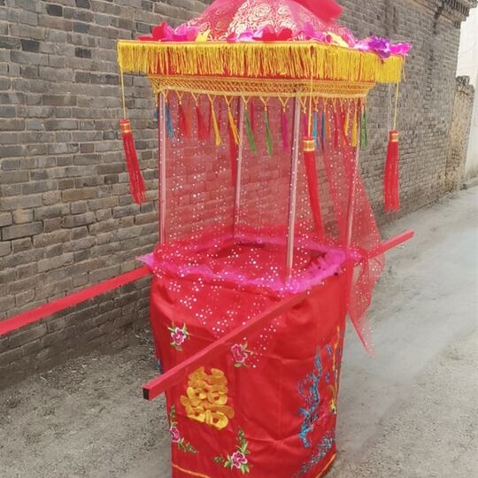 The Hao family's new Yangko, rusty steel embroidery, dragon and phoenix carrying a sedan chair, festive red society fire festival, full performance props
