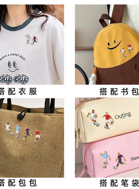 2026世界杯创意足球运动员胸针金属徽章学生运动主题背包衣物配饰