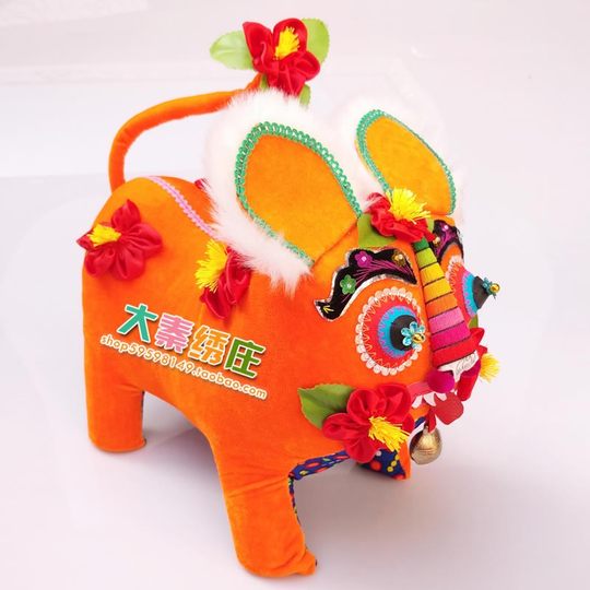 Extra large pure hand-embroidered cloth with tiger characteristics folk pillow for babies who are one hundred days old and a gift for foreigners