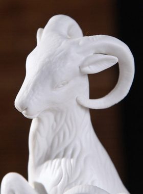 三阳开泰陶瓷羊工艺品摆件十二生肖属相领头羊招财客厅玄关装饰品