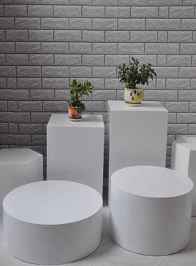 暴力熊手办摆件底座圆形烤漆底座增高展示台客厅地台白色展台直播