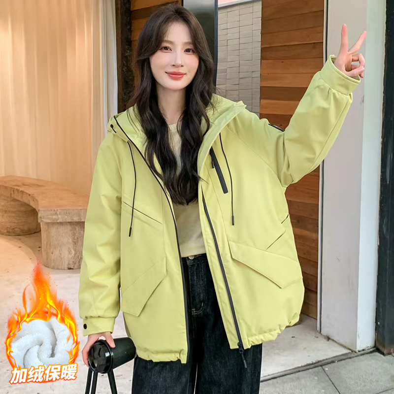 加绒加厚冲锋衣外套女士冬季宽松潮牌休闲上衣百搭连帽运动夹克衫 - 图1