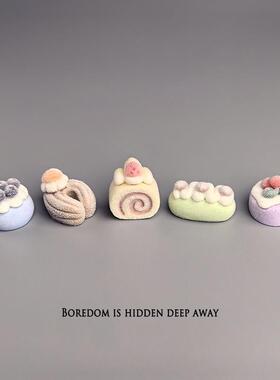 无聊瞭，摆几祇蛋糕治愈电脑桌面日式工位发疯稳定情绪小摆件装饰