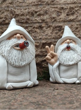 独立站 侏儒老人竖中指 创意树脂工艺品小矮人雕像花园摆件装饰品