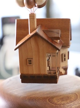 磁悬浮飞屋环游记摆件实木质创意气球木屋房子高级办公室桌面礼物