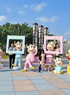 户外卡通牛玻璃钢雕塑商场牛肉店网红拍照打卡农场景观装饰大摆件