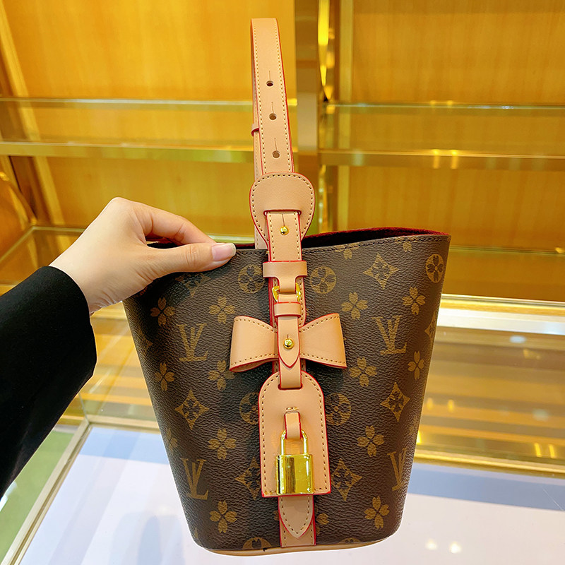 真皮名牌包包女新款黑白三彩2025时尚老花水桶包压花单肩斜挎手提,淘宝优惠券,粉丝福利购,淘宝优惠卷