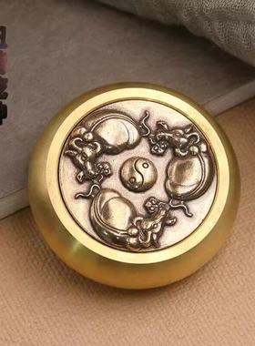 新款圆球形黄铜六面转转解压手把件铜器居家公摆件指尖陀螺减压