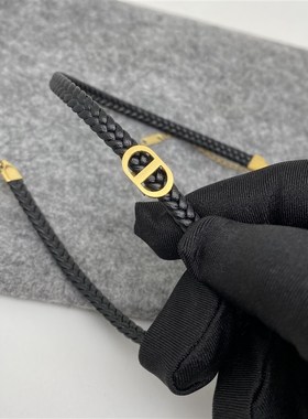 CD字母颈链黑色皮革轻奢百搭秋冬酷爽网红脖子饰品颈带项圈项链女