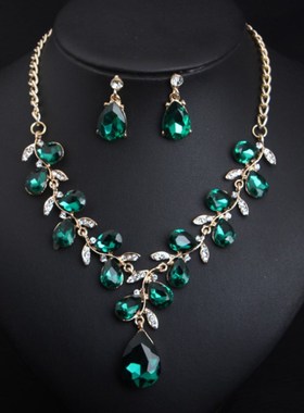 样板间衣帽间首饰项链耳环戒指衣柜陈列梳妆台软装家居装饰品摆件