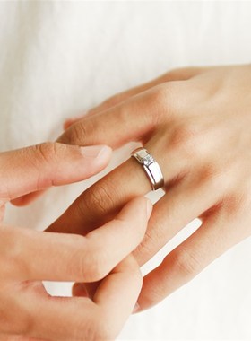 不掉色男士钛钢仿k铂金钻戒指锆石简约莫桑钻石结婚戒指戒子指环
