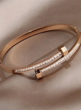 时尚潮流个d性钉子手镯微镶锆石小众设计精致钛钢手环女士高级首