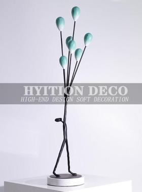 北欧现代样板房家居客厅玄关电视柜创意气球人物雕塑摆件软装饰品