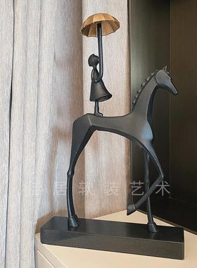 现代人物抽象艺术马雕塑摆件酒柜装饰客厅电视柜玄关轻奢高档桌面