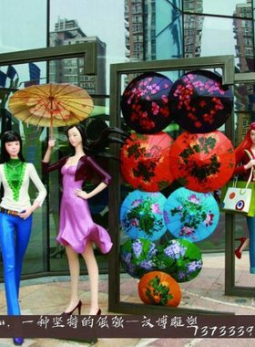 玻璃钢彩绘人物商业街彩绘购物雕像定制大型步行街城市创意摆件