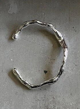 小众设计感熔岩纹理m不规则手镯女欧美潮流百搭简约两色高级感手