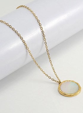 欧美不锈钢圆形贝壳吊坠女气质18K金色钛钢简约S圆牌项链厂家