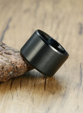 泰爱你15MM宽霸气黑色拉丝戒指潮男个性钛钢指环食指戒子扳指刻字