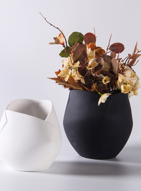 北欧简约家居蓝色黄n色陶瓷花瓶摆件样板房间客厅餐桌卧室黑白花