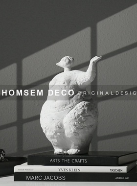 现代卡通怀情少女人o物雕塑摆件样板间软装饰品客厅书房玄关柜摆