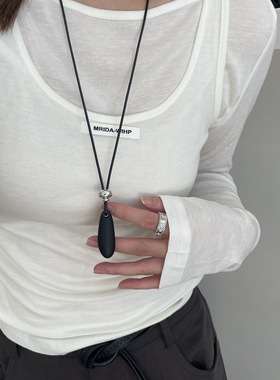 新款黑色吊坠长项链女锁骨链小众轻奢设计感卫衣链颈链抽拉长项链
