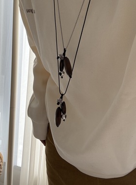 小众设计手工木头长款黑绳爱心吊坠项链女复古精致百搭长款毛衣链