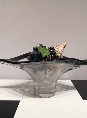 现代简约尖嘴鱼型琉璃果盘摆件软装饰品售楼部样板间客厅餐桌摆设