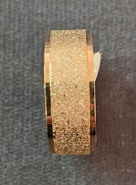 男士金色大号打磨戒指女士小号磨砂指环18中号细微划痕耐磨金刚砂