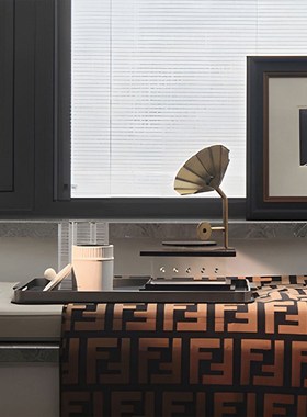 现代简约轻奢样板间飘窗组合摆件托盘水晶留M声机香薰创意搭配饰