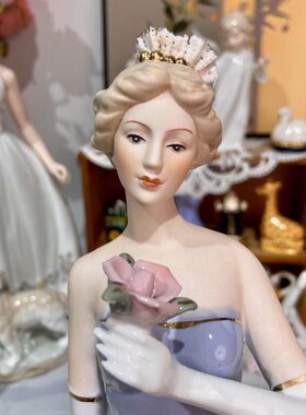 现代欧式家居简约人物装饰品客厅酒柜摆件陶瓷工艺品生日礼物新款