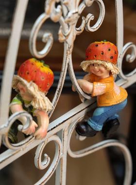 田园草莓攀爬花盆侧面装饰攀爬罐娃娃花园阳台庭院树脂家居装饰摆