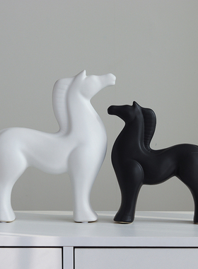 现代简约客厅陶瓷马摆q件家居饰品办公室书房样板间创意装饰品摆