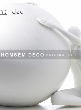 现代样板a房间酒店会所美容院抽象人物坐球雕塑 摆件 客厅软装饰