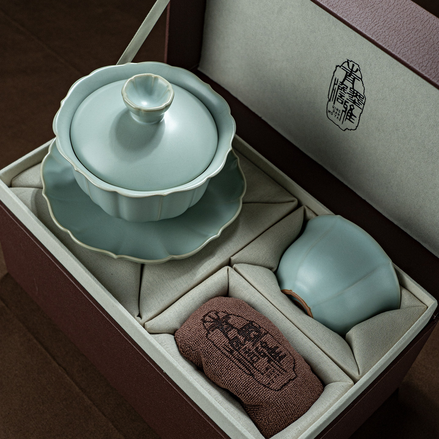 Qingdan Ru Kiln Sancai bowl teacup set gift box