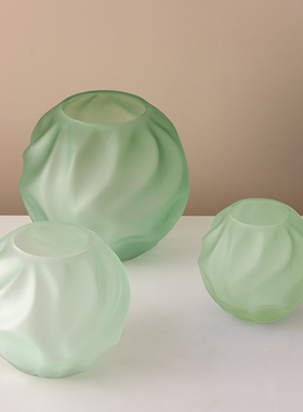 现代简约浅绿色小清新蒙砂褶皱y圆球形玻璃花瓶摆件样板间客厅装