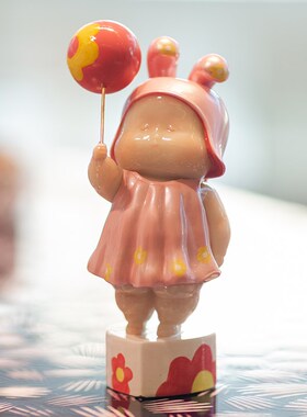 稀奇艺术《小花妹妹》可爱z卡通生日礼品结婚礼物桌面摆件