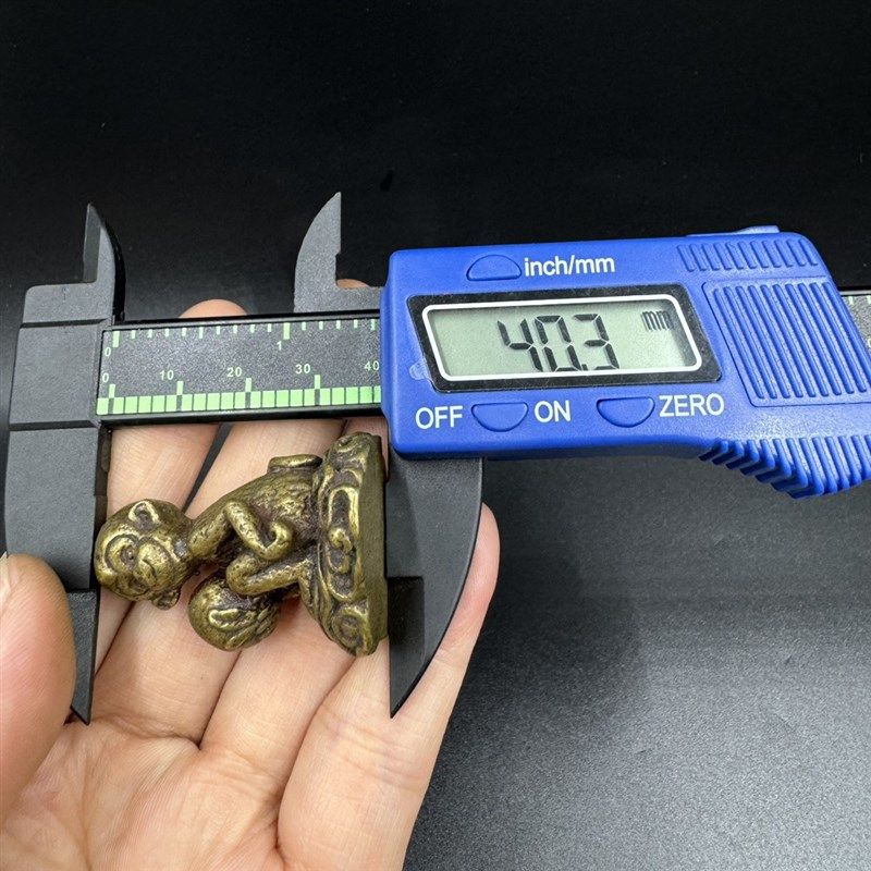 铜猴子献桃小摆件生肖可爱小猴子寿桃铜把件仿古铜雕铜器,淘宝优惠券,粉丝福利购,淘宝优惠卷