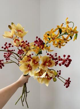 橘颂组合·梦鹿彷真花 桔黄蕙兰火焰百合青藤果琥珀花瓶桌面花束