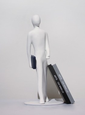现代简约白色雕塑抽象人物拿书摆件家居样板房酒店玄关装饰品