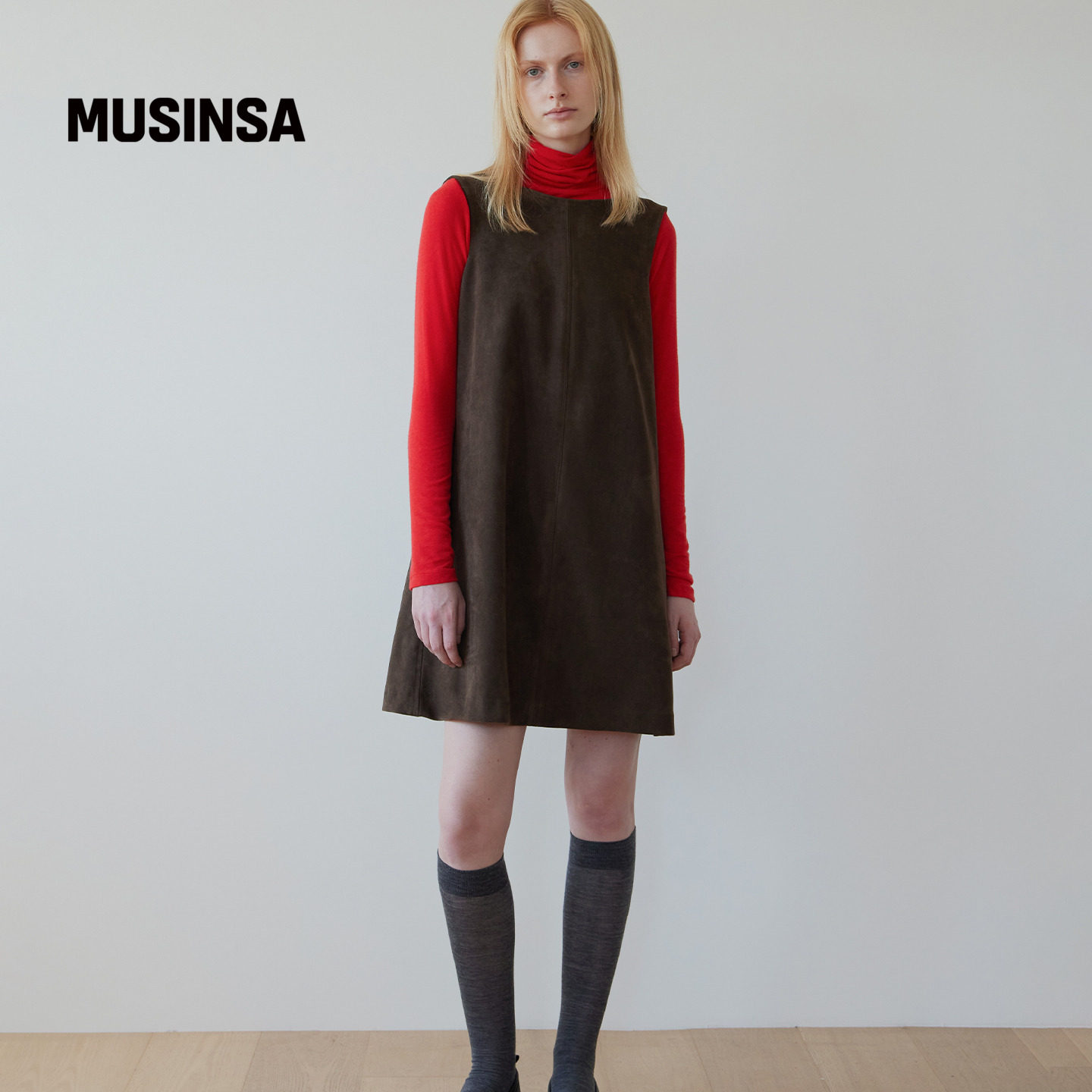 LEVAR韩国25秋冬无袖简约通勤圆领打底内搭绒面连衣裙MUSINSA