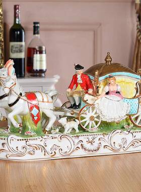 高档欧式古宫廷华人瓷物摆复件陶精品马CVM拉车客厅玄关电奢视柜