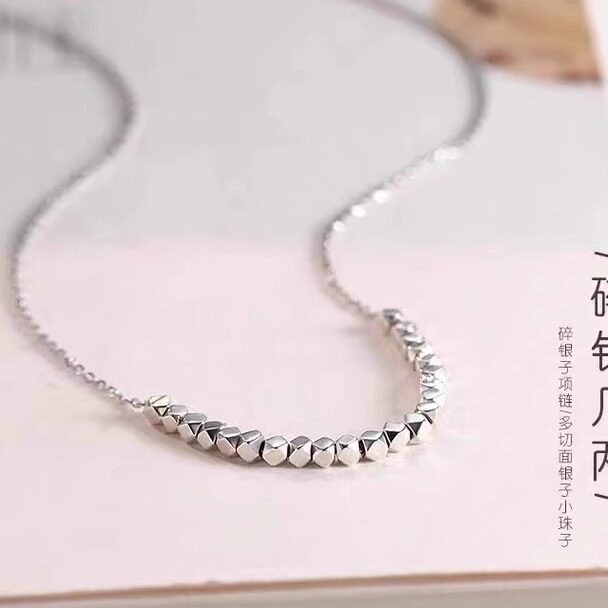 80 fashionable rings, bracelets and necklaces to send in exquisite gift boxes. Fashionable gift necklaces to send to your best friend and wife 1