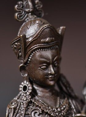 藏传民族用品 台湾铜仿古密宗随身小佛像 莲花生大士7cm