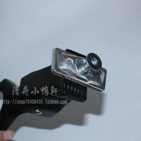 Средняя опора утолщена и увеличена. Опора для ног изготовлена ​​из алюминиевого сплава и может регулироваться по высоте для стабильной остановки.