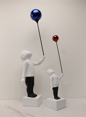 现代简约气球男孩人物雕塑摆件样板房别墅家居客厅电视柜桌面装饰