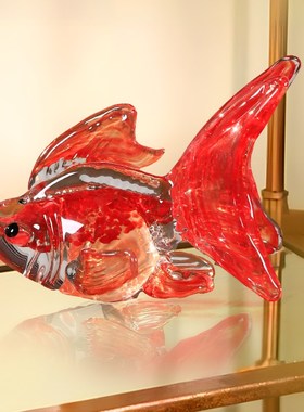 2025新款高档小摆件轻奢v鱼锦鲤桌面客厅玄关酒柜高级感玻璃工艺