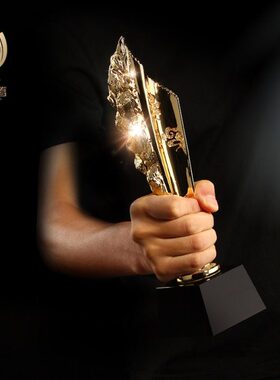 奖杯定制岩石山峰奖杯定做颁奖奖品奖杯制作刻字季度优秀员工