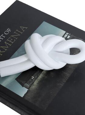 现代样板房售楼部抽象白色绳结摆件抽象几何扭曲打结玄关装饰