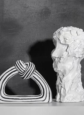 现代简约创意白黑条纹扭结树脂摆件样板房家居玄关客厅软装饰品